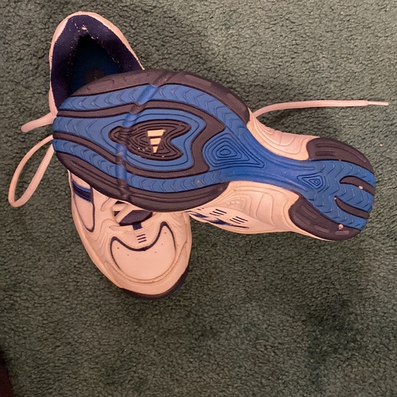 ADIDAS LADIES WHITE LEATHER TENNIS SHOES VGUC SIZE 81/2 TRIMMED IN NAVY BLUE - Picture 5 of 8